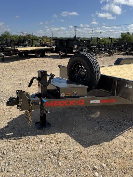 New 2027 MAXX-D C6B8320-7977 Equipment Trailer