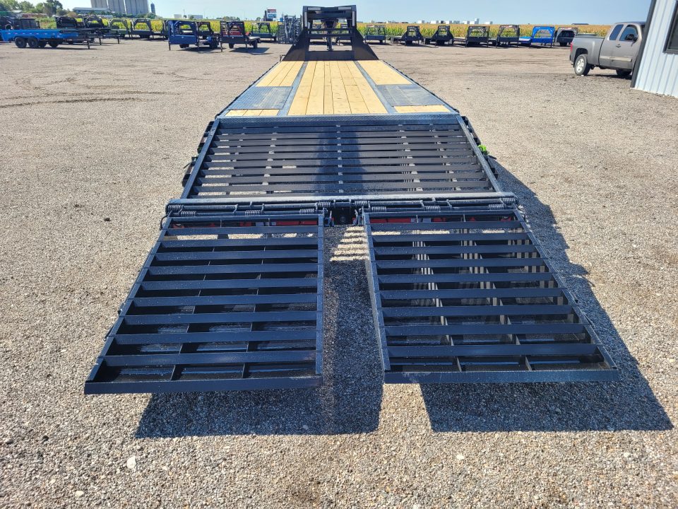 New 2027 Load Trail 102"x32' Gooseneck Deckover Trailer