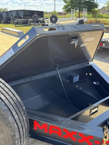 New 2027 MAXX-D EHX8322-7992 Equipment Trailer