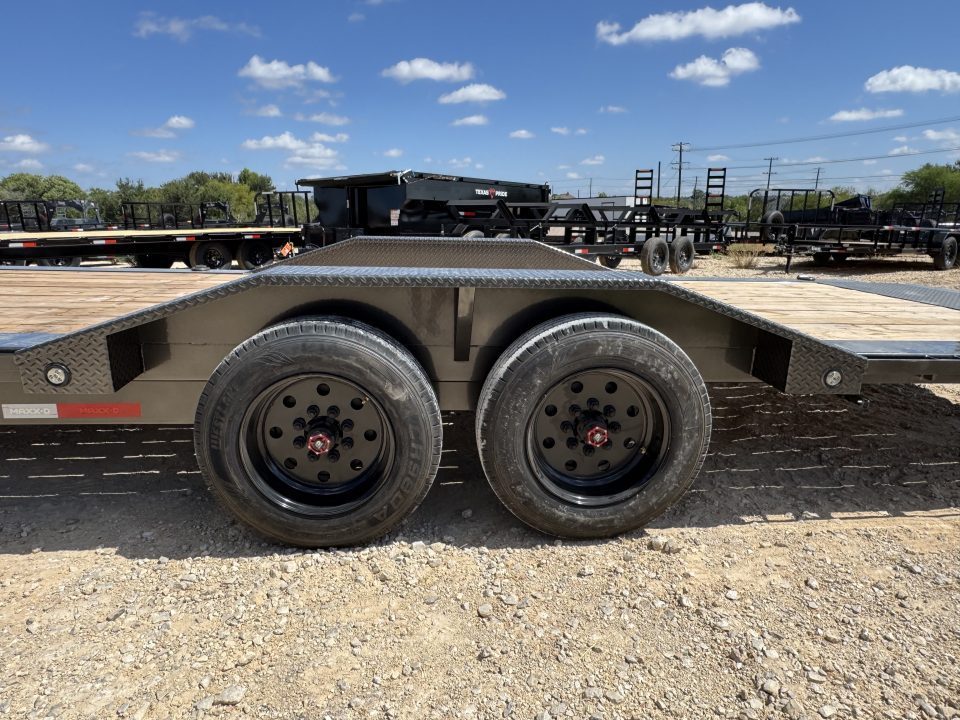 New 2027 MAXX-D T8B10224G-6528 Tilt Trailer