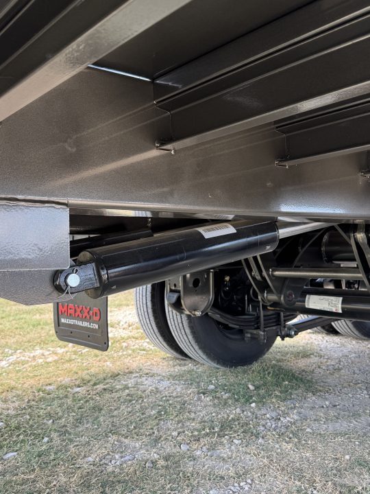 New 2027 MAXX-D YDB10234-7783 Deckover Trailer