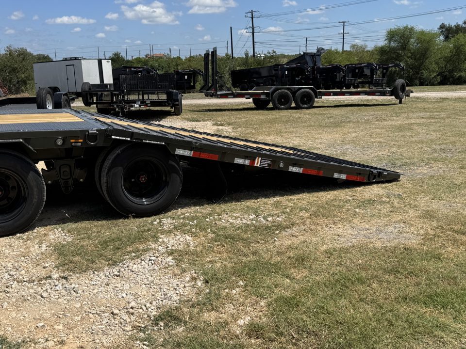 New 2027 MAXX-D YDB10234-7783 Deckover Trailer