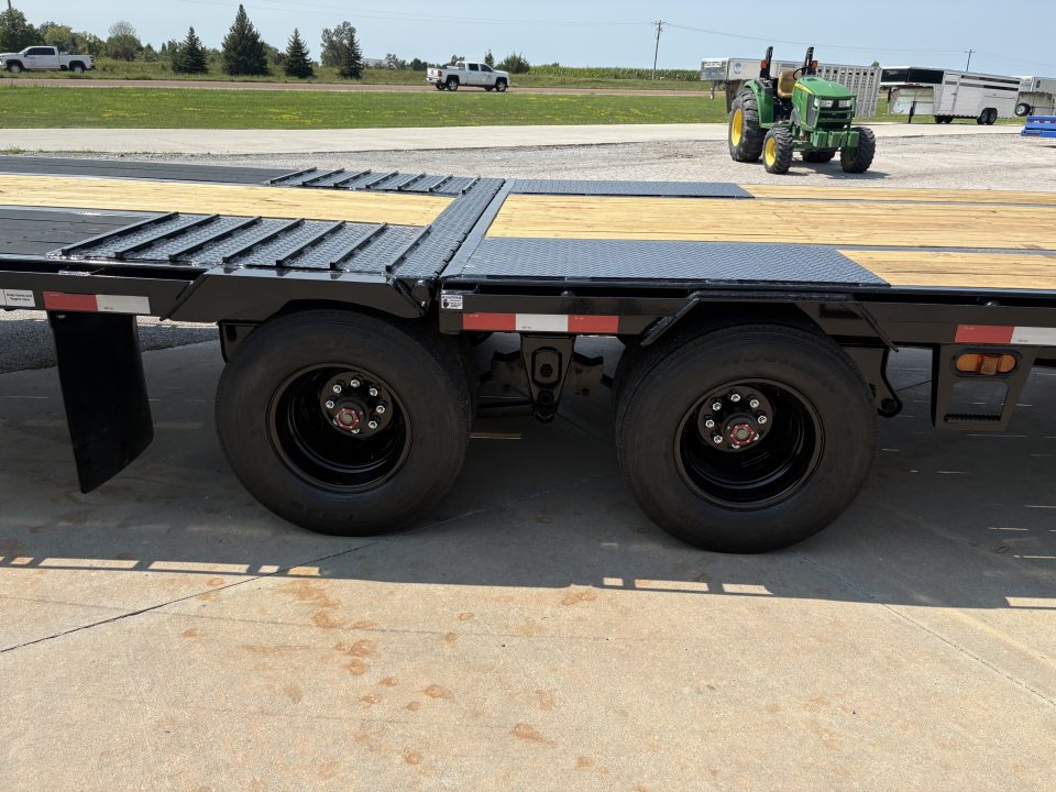 New 2027 Buckshot MFG Bolt HD 36 Hydraulic Dove tail 36ft 12k axles Deckover Trailer