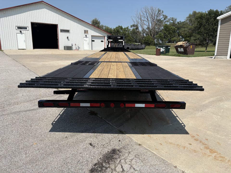 New 2027 Buckshot MFG Bolt HD 36 Hydraulic Dove tail 36ft 12k axles Deckover Trailer