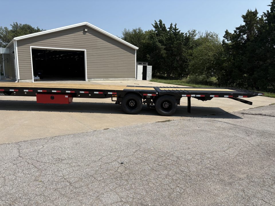 New 2027 Buckshot MFG Bolt HD 36 Hydraulic Dove tail 36ft 12k axles Deckover Trailer