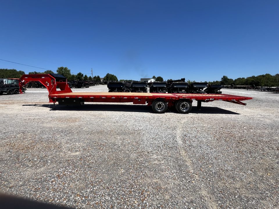 New 2027 MAXXD Hydraulic Dovetail Gooseneck Trailer | 34' x 102' 30K GVWR
