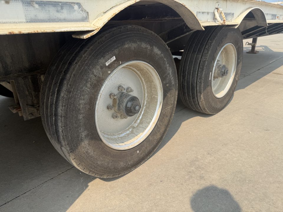 Used 1987 Custom Built 25' Deckover Trailer