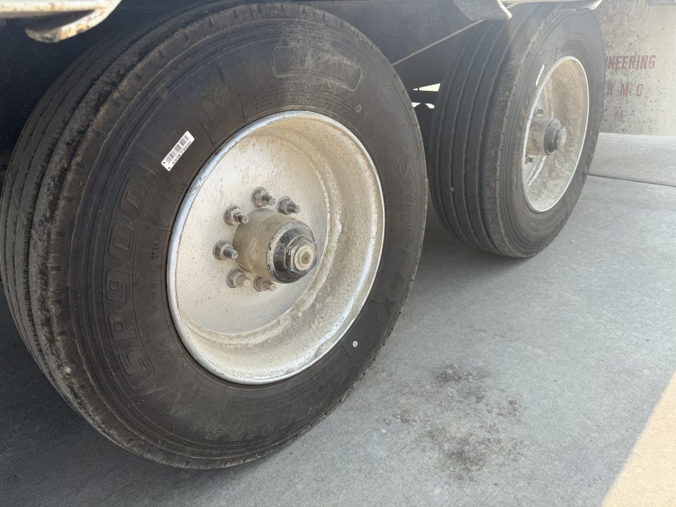 Used 1987 Custom Built 25' Deckover Trailer