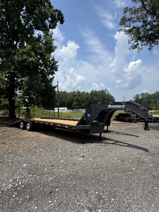 New 2027 Diamond C, 30' Gooseneck, Hydr Dove & Jacks, 18000 lb Payload, FMAX212 HDT