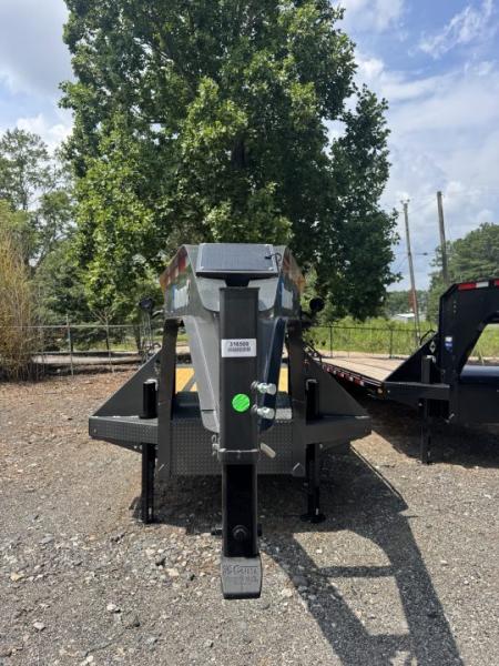 New 2027 Diamond C, 30' Gooseneck, Hydr Dove & Jacks, 18000 lb Payload, FMAX212 HDT