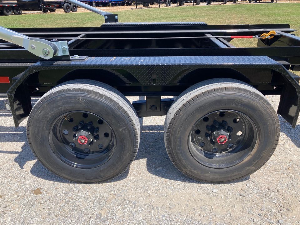 New 2027 MAXX-D 83X16 TANDEM 20K GN ROLL OFF W/ 22K WINCH, HYDROJACKS, POWER TARP & WIRELESS REMOTE Roll Off