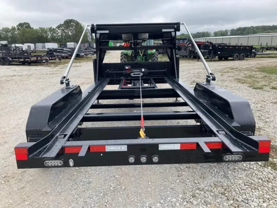 New 2026 MAXX-D 83X14 TANDEM 18K GN ROLL OFF W/ HYDROJACKS, 22K WINCH, POWER TRAP & WIRELESS REMOTE