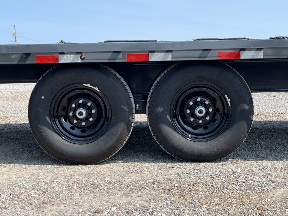 New 2027 Lamar Gooseneck Deckover Tilt | 102" x 24' 14K GVWR