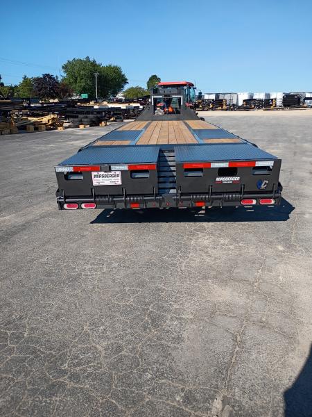 New 2027 Diamond C Trailers FMAX210 MR 30X102