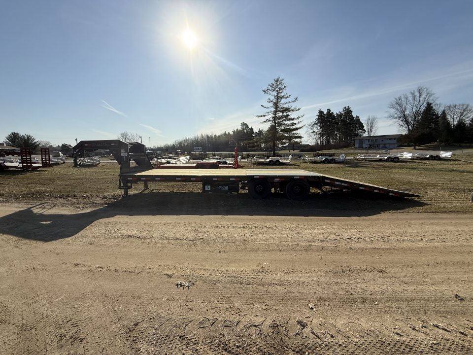 New 2026 Load Trail 102X40 HYD DOVE TAIL HYD JACKS 25900# Deckover Trailer