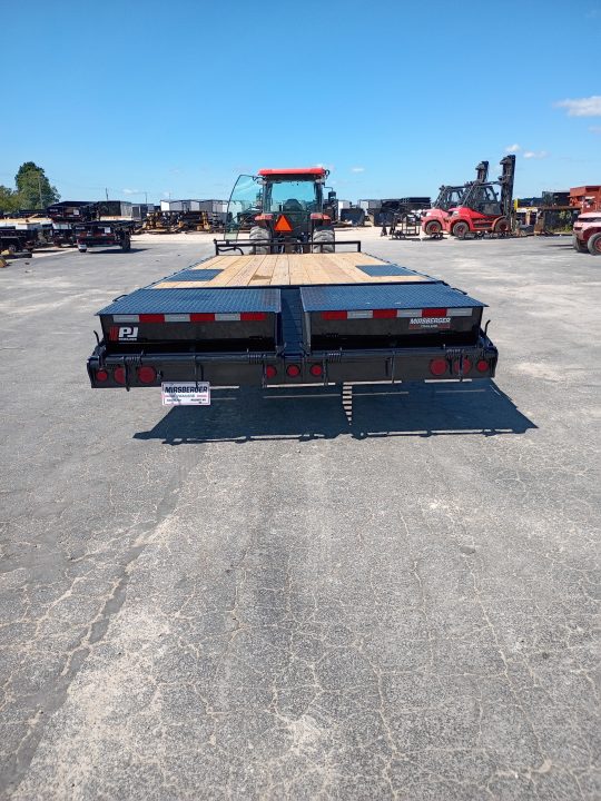New 2027 PJ Trailers F8242