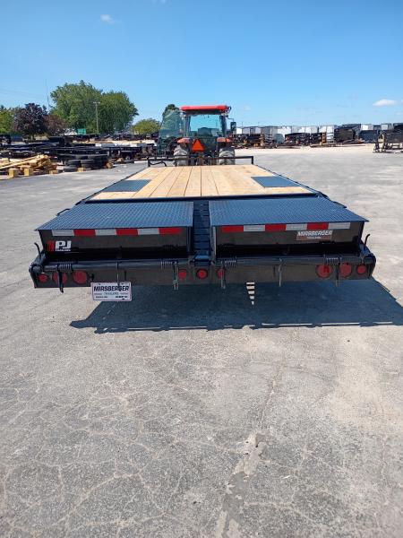 New 2027 PJ Trailers F8242