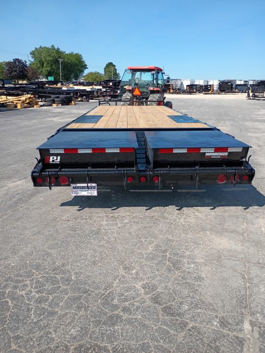 New 2027 PJ Trailers F8262