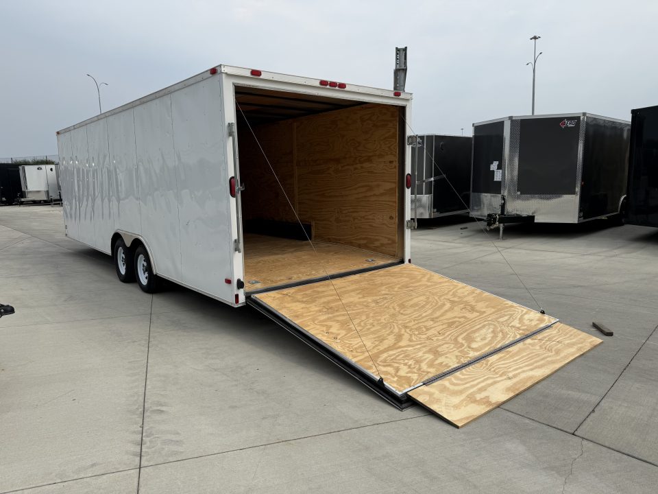 Used 2015 Diamond Cargo 8.5x24 plus 2v Cargo / Enclosed Trailer