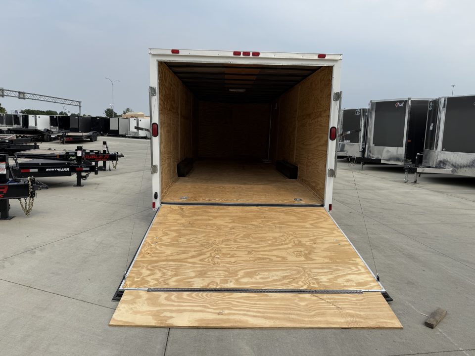 Used 2015 Diamond Cargo 8.5x24 plus 2v Cargo / Enclosed Trailer