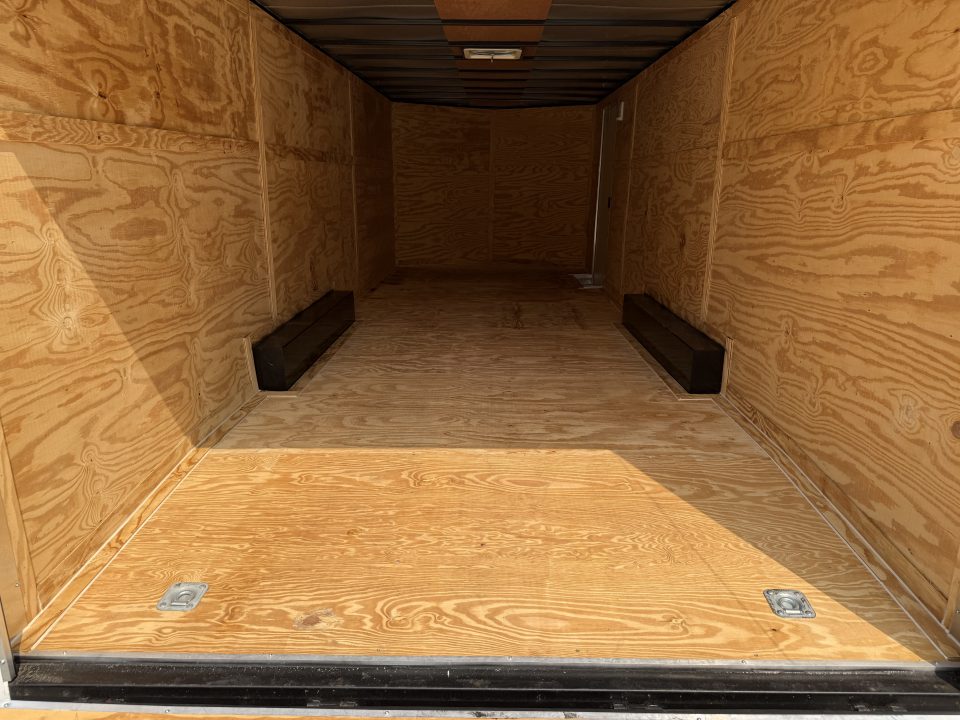 Used 2015 Diamond Cargo 8.5x24 plus 2v Cargo / Enclosed Trailer