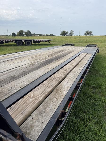 Used 2017 Starlite TANDEM GN W / MAX FLIP OVER RAMPS 102X25 Flatbed Trailer