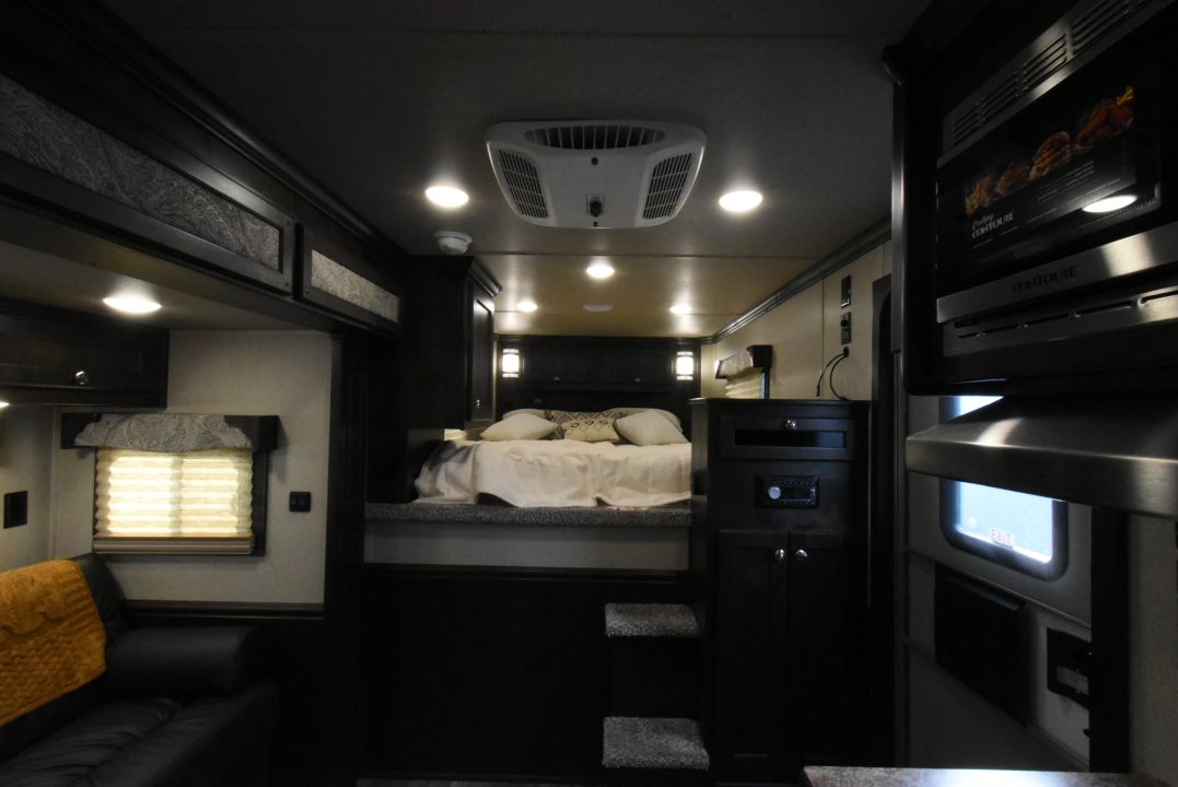 New 2027 Merhow Trailers 7309 Horse Trailer