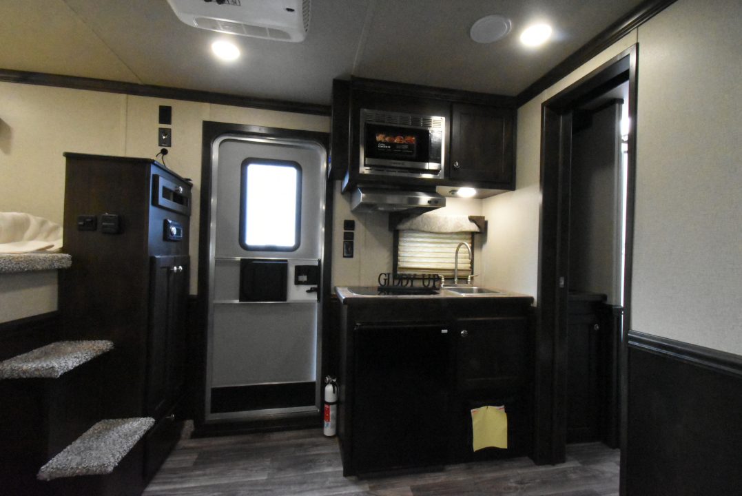 New 2027 Merhow Trailers 7309 Horse Trailer