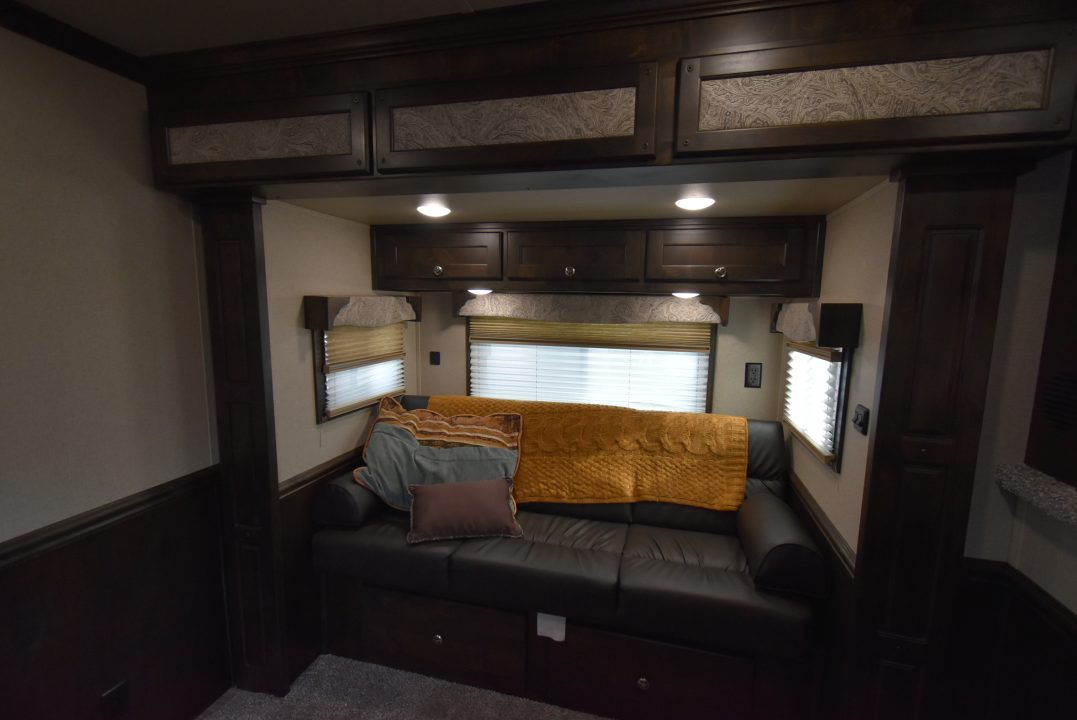 New 2027 Merhow Trailers 7309 Horse Trailer