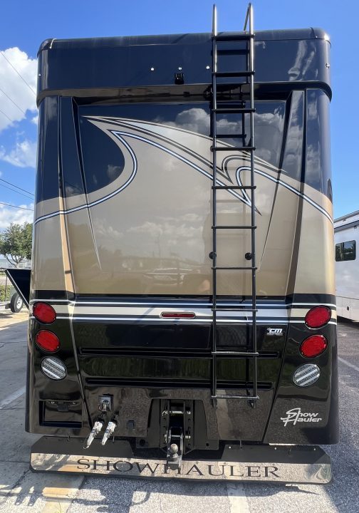Used 2018 Showhauler 45' Motorcoach