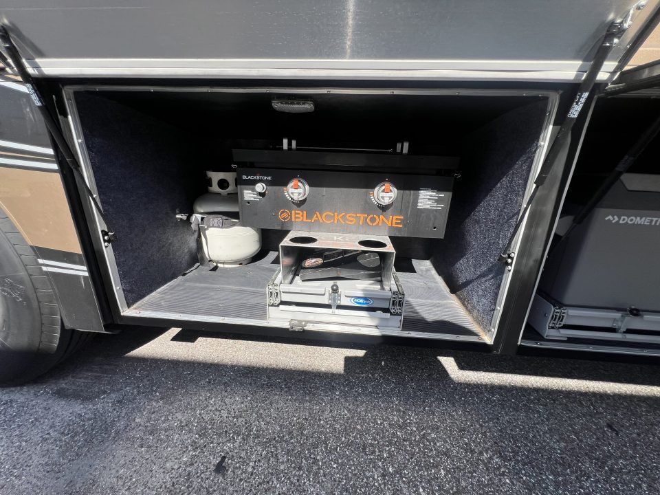 Used 2018 Showhauler 45' Motorcoach