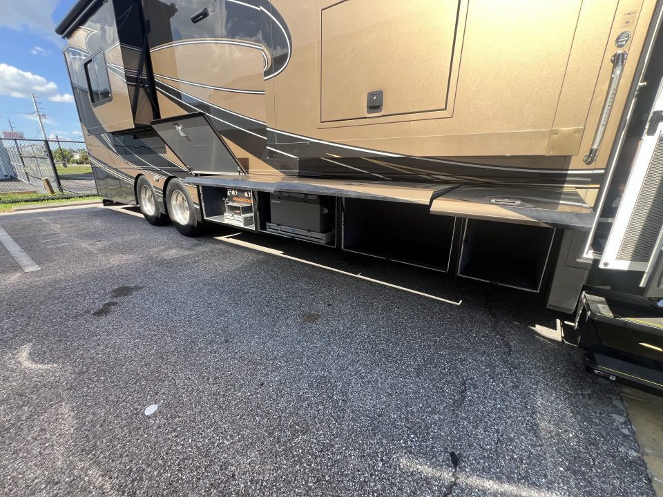 Used 2018 Showhauler 45' Motorcoach