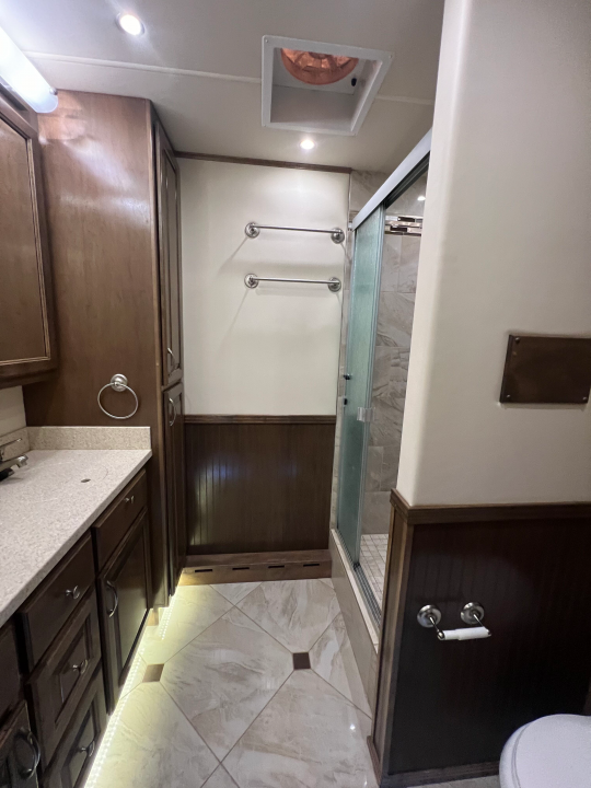 Used 2018 Showhauler 45' Motorcoach