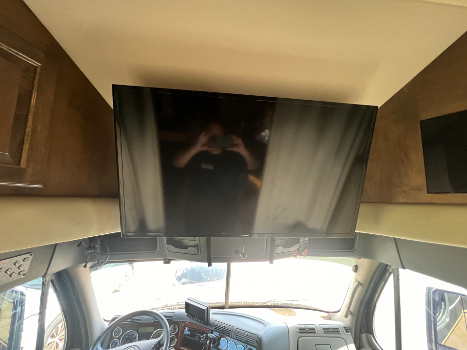 Used 2018 Showhauler 45' Motorcoach