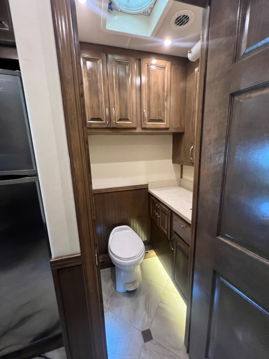 Used 2018 Showhauler 45' Motorcoach