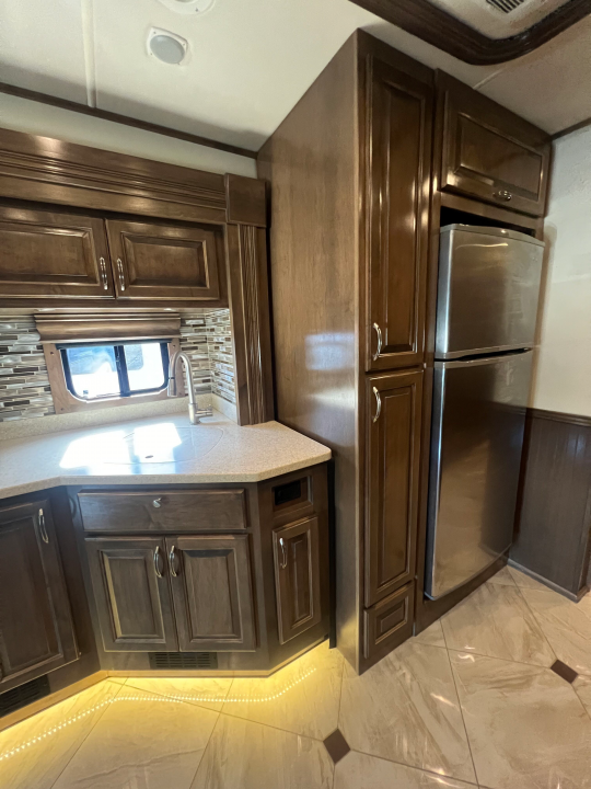 Used 2018 Showhauler 45' Motorcoach