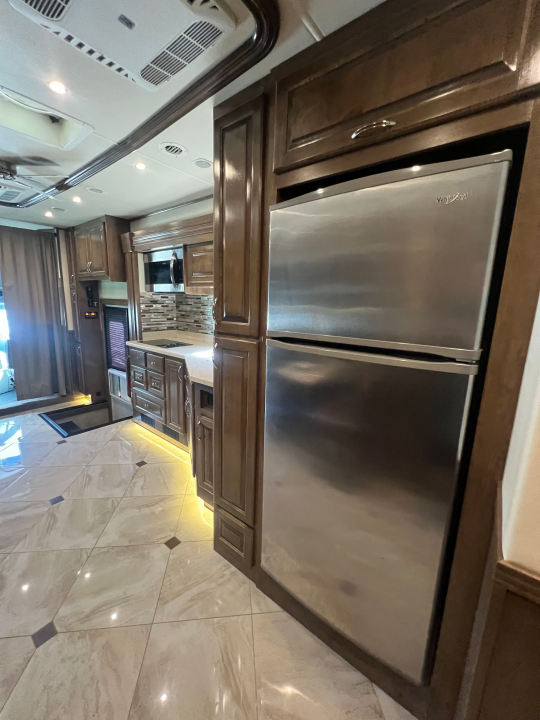 Used 2018 Showhauler 45' Motorcoach