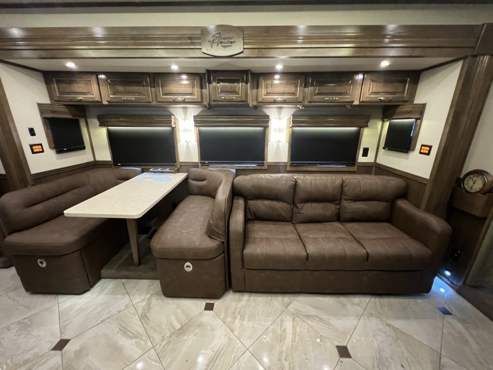 Used 2018 Showhauler 45' Motorcoach