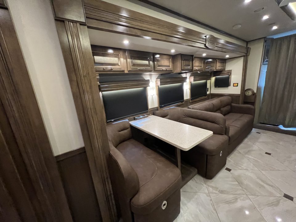 Used 2018 Showhauler 45' Motorcoach