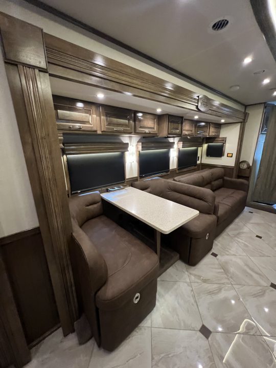 Used 2018 Showhauler 45' Motorcoach