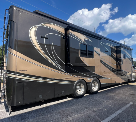Used 2018 Showhauler 45' Motorcoach
