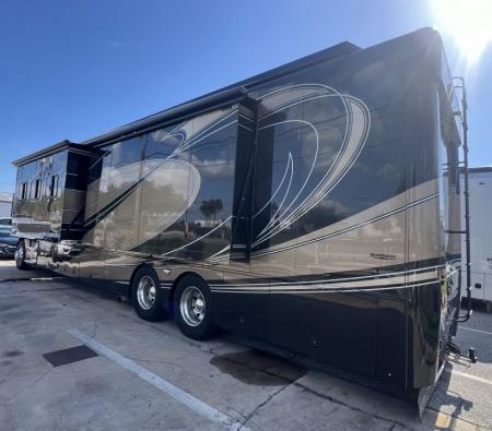 Used 2018 Showhauler 45' Motorcoach