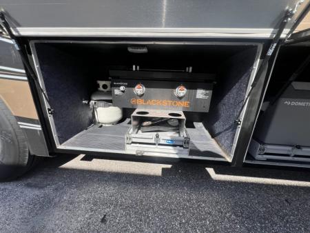 Used 2018 Showhauler 45' Motorcoach