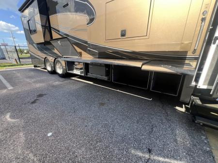 Used 2018 Showhauler 45' Motorcoach