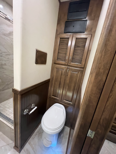 Used 2018 Showhauler 45' Motorcoach
