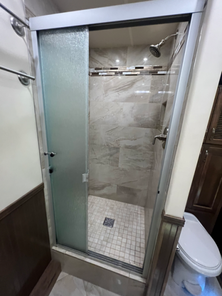 Used 2018 Showhauler 45' Motorcoach