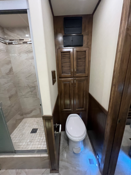 Used 2018 Showhauler 45' Motorcoach