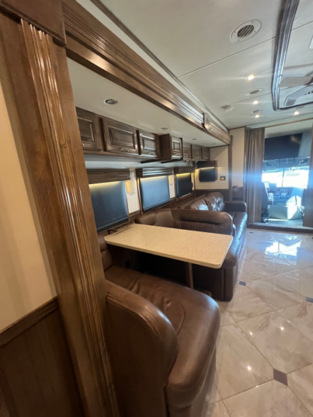 Used 2018 Showhauler 45' Motorcoach