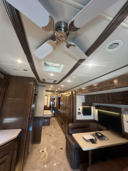 Used 2018 Showhauler 45' Motorcoach