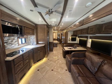 Used 2018 Showhauler 45' Motorcoach